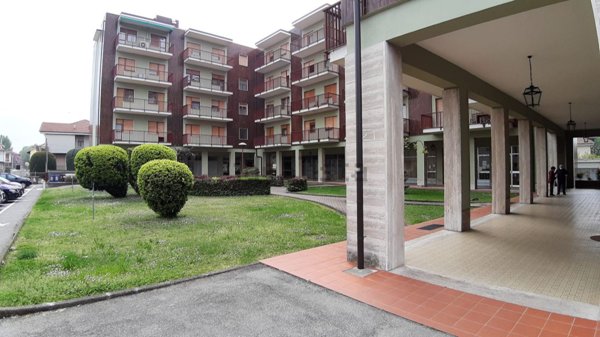 locale commerciale in vendita a Carmagnola