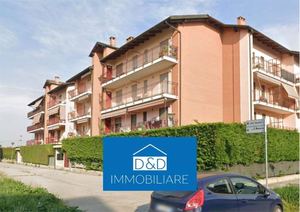 locale commerciale in vendita a Carmagnola in zona Cavalleri