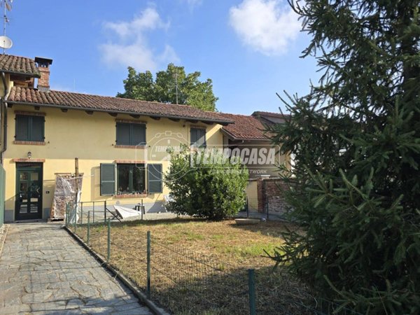 casa indipendente in vendita a Carmagnola in zona Motta
