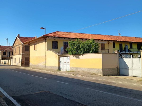 casa indipendente in vendita a Carmagnola in zona Salasio