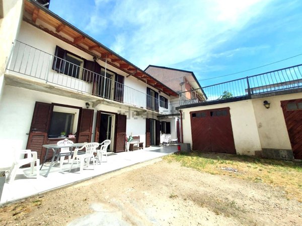 casa indipendente in vendita a Carmagnola in zona Cavalleri