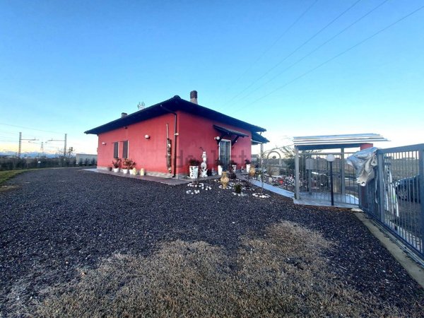 casa indipendente in vendita a Carmagnola in zona Motta