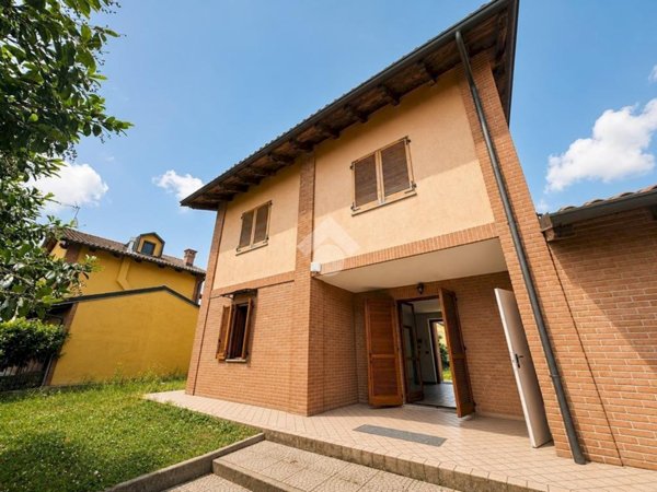 casa indipendente in vendita a Carmagnola in zona Tuninetti