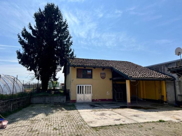 casa indipendente in vendita a Carmagnola in zona Salasio