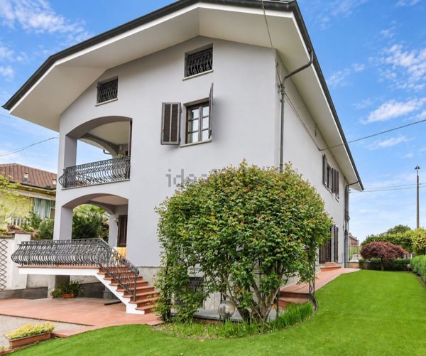 casa indipendente in vendita a Carmagnola in zona Cavalleri