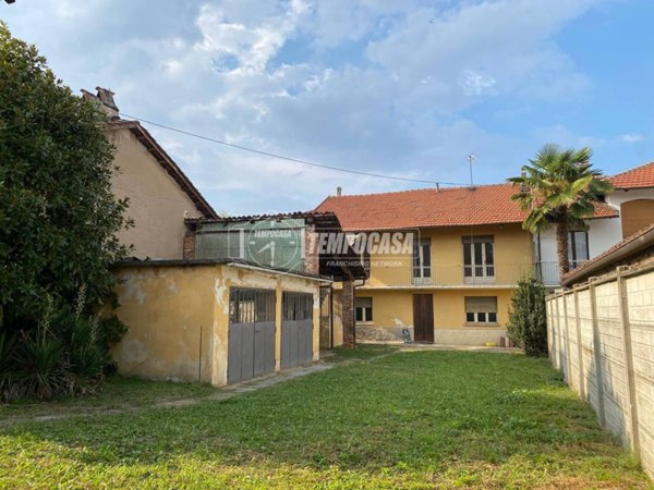 casa indipendente in vendita a Carmagnola in zona San Bernardo