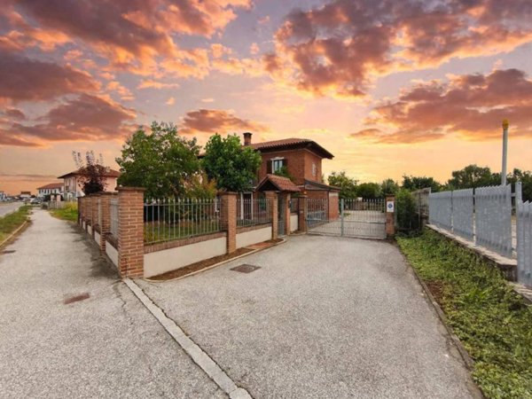 casa indipendente in vendita a Carmagnola