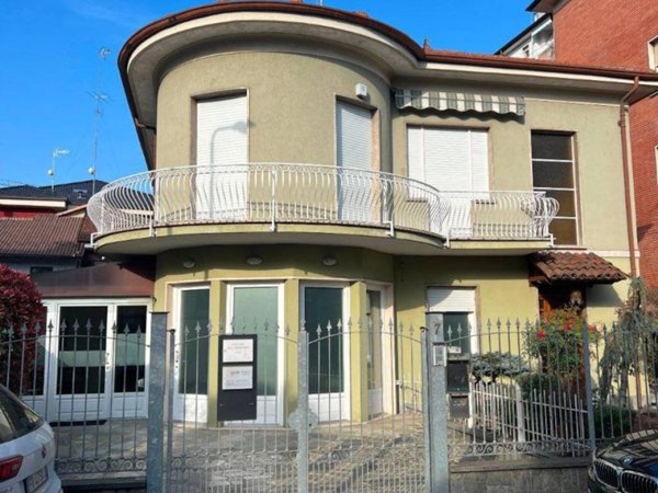 casa indipendente in vendita a Carmagnola in zona Cavalleri