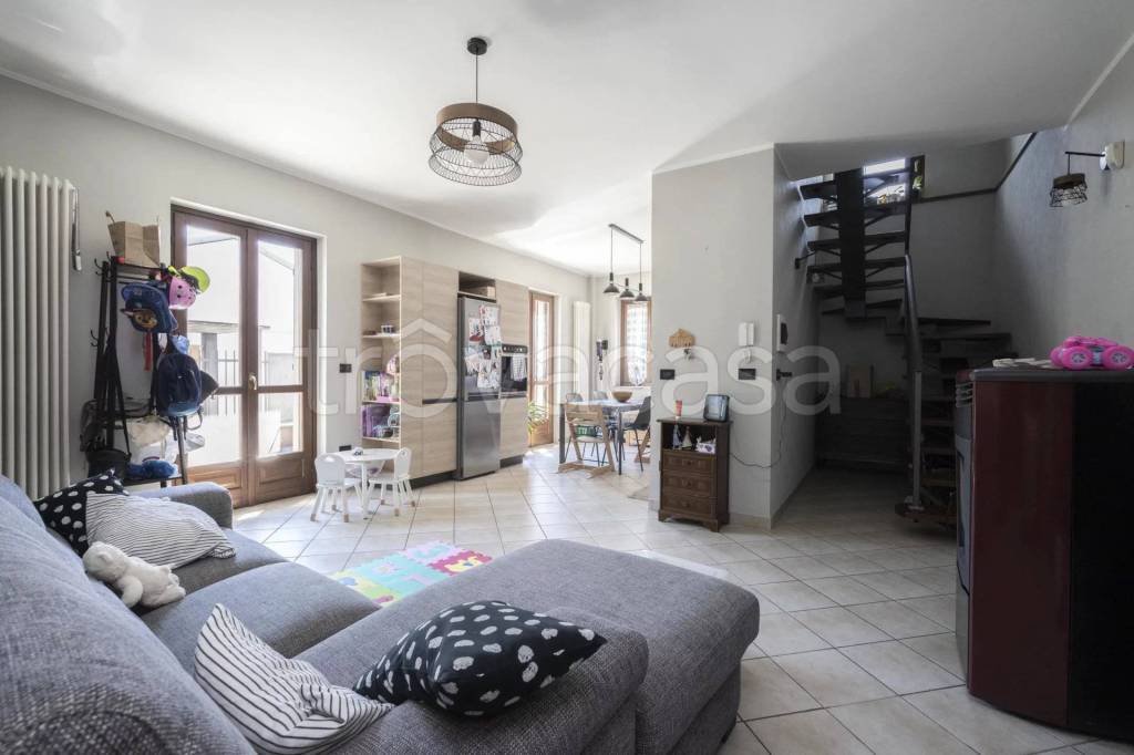 casa indipendente in vendita a Carmagnola in zona San Bernardo