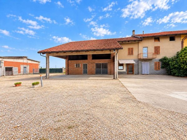 casa indipendente in vendita a Carmagnola in zona Motta