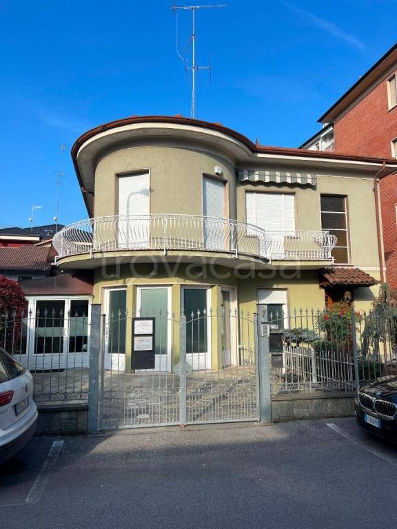 casa indipendente in vendita a Carmagnola in zona Cavalleri