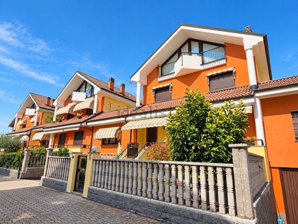 casa indipendente in vendita a Carmagnola in zona Cavalleri