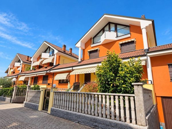 casa indipendente in vendita a Carmagnola in zona Cavalleri