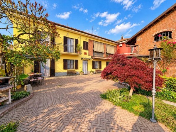 casa indipendente in vendita a Carmagnola in zona Cavalleri