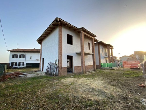 casa indipendente in vendita a Carmagnola in zona Motta