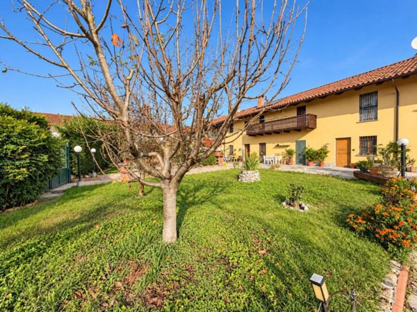 casa indipendente in vendita a Carmagnola in zona Motta