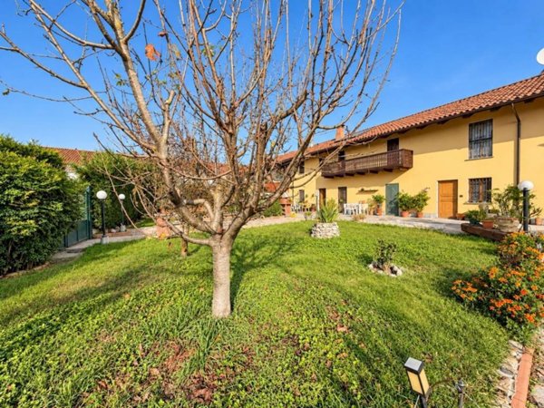 casa indipendente in vendita a Carmagnola in zona Motta