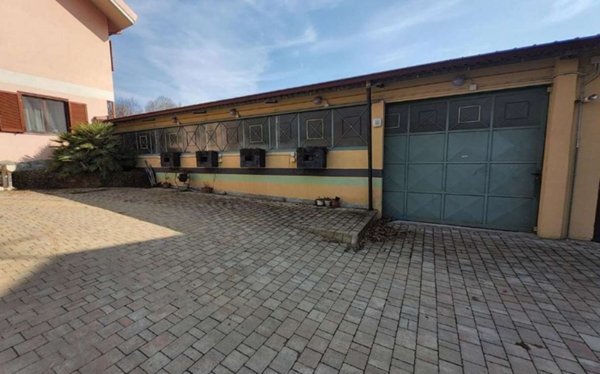 locale di sgombero in vendita a Caselette