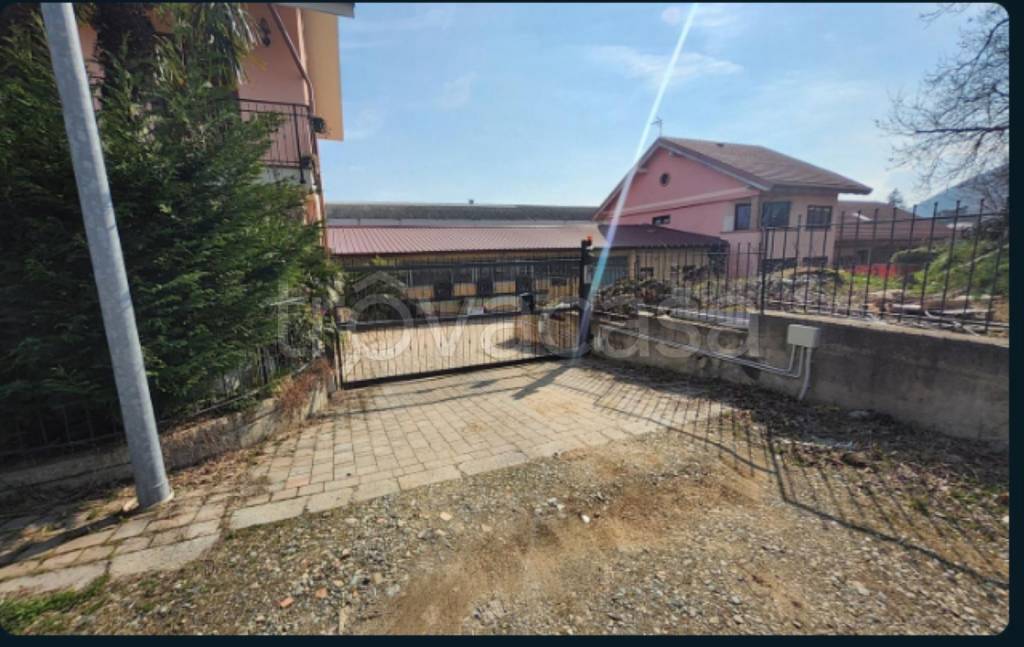 locale commerciale in vendita a Caselette