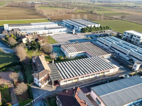 locale commerciale in vendita ad Acquafredda