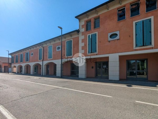 locale commerciale in vendita ad Acquafredda