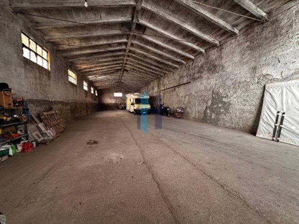 locale commerciale in vendita ad Acquafredda