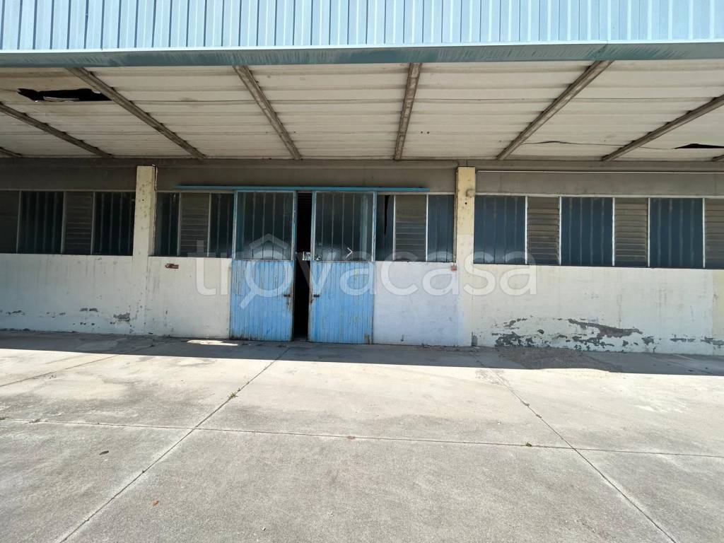 locale commerciale in vendita ad Acquafredda