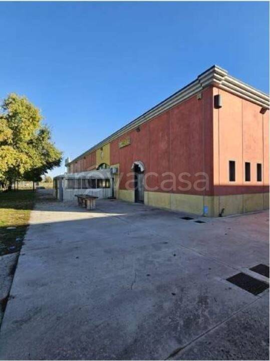 locale commerciale in vendita ad Acquafredda