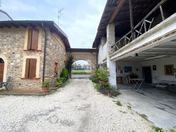 quadrivano in vendita ad Adro in zona Torbiato