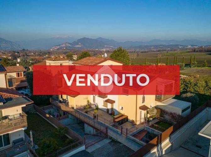 appartamento in vendita ad Adro in zona Torbiato