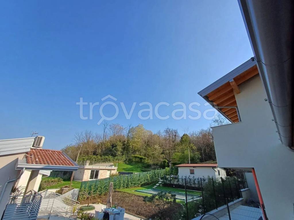 casa indipendente in vendita ad Adro in zona Torbiato