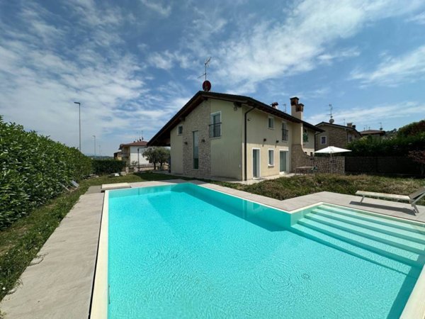appartamento in vendita ad Adro in zona Torbiato