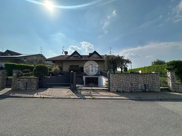 appartamento in vendita ad Adro in zona Torbiato