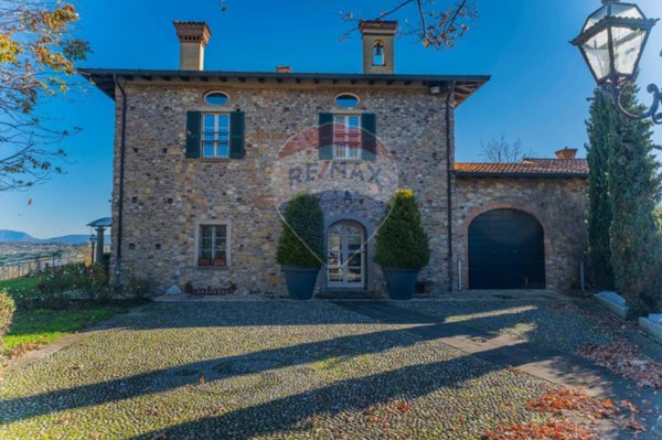 casa indipendente in vendita ad Adro in zona Torbiato
