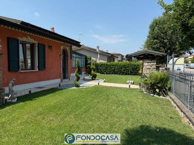 casa indipendente in vendita ad Adro