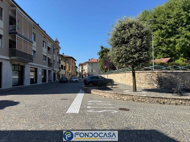 locale commerciale in vendita ad Adro