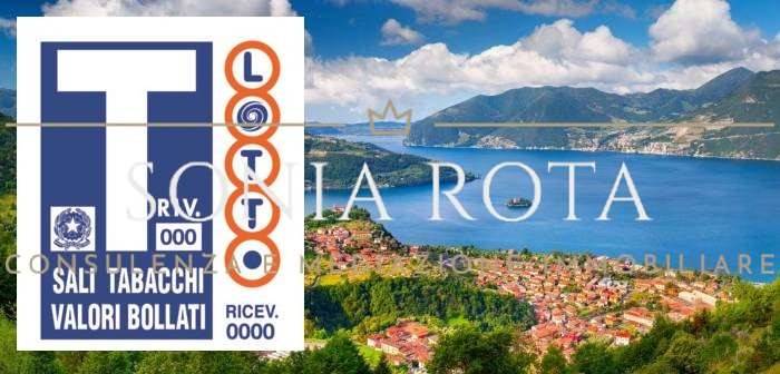 negozio in vendita ad Adro in zona Torbiato