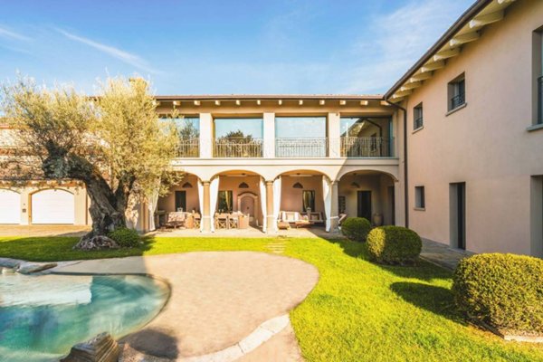 casa indipendente in vendita ad Adro in zona Torbiato