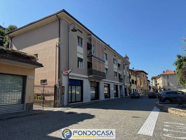 locale commerciale in vendita ad Adro