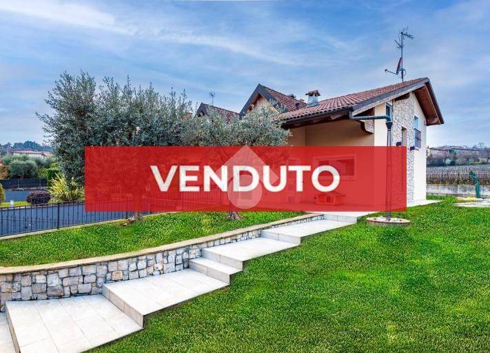 casa indipendente in vendita ad Adro in zona Torbiato