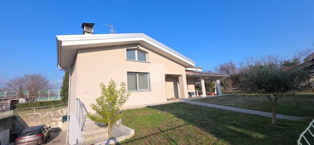 casa indipendente in vendita ad Adro