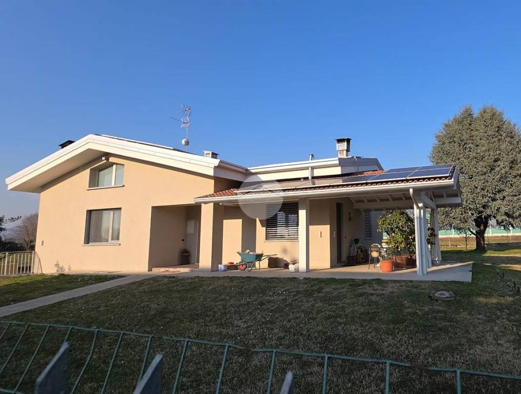 casa indipendente in vendita ad Adro