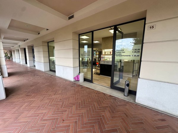 locale commerciale in vendita ad Adro in zona Torbiato