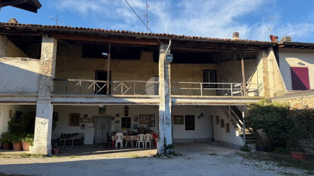 casa indipendente in vendita ad Adro in zona Torbiato