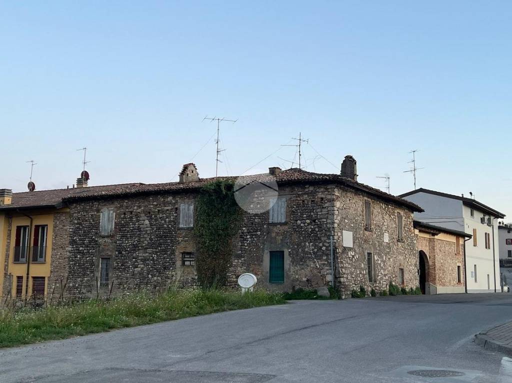 casa indipendente in vendita ad Adro in zona Torbiato