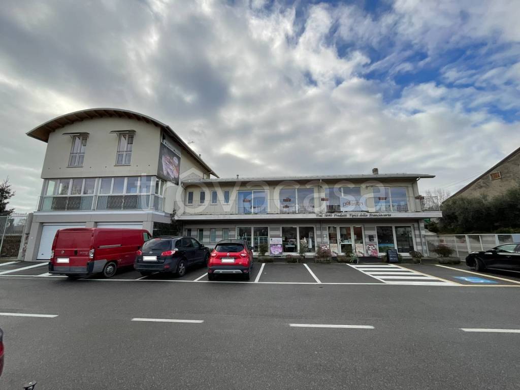 negozio in vendita ad Adro