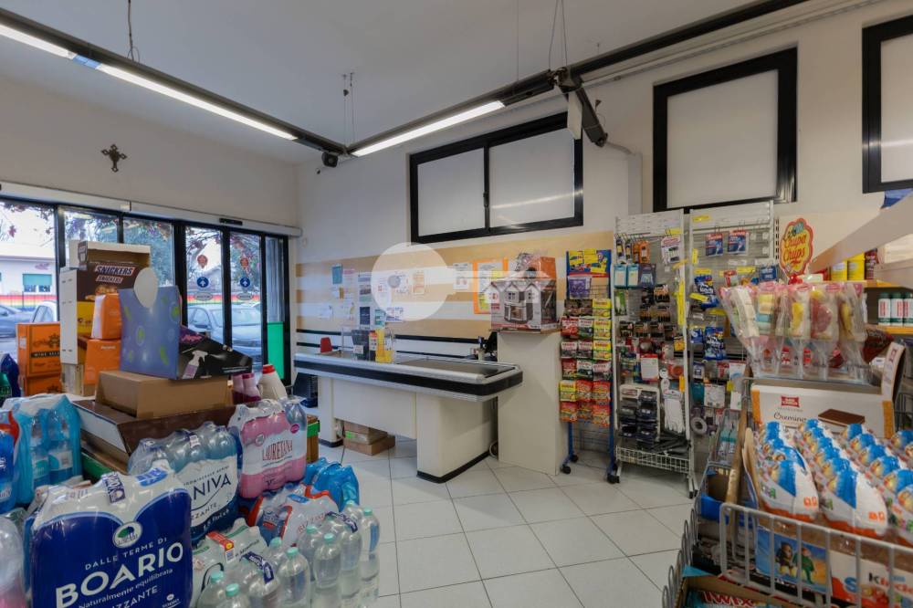 negozio in vendita ad Adro