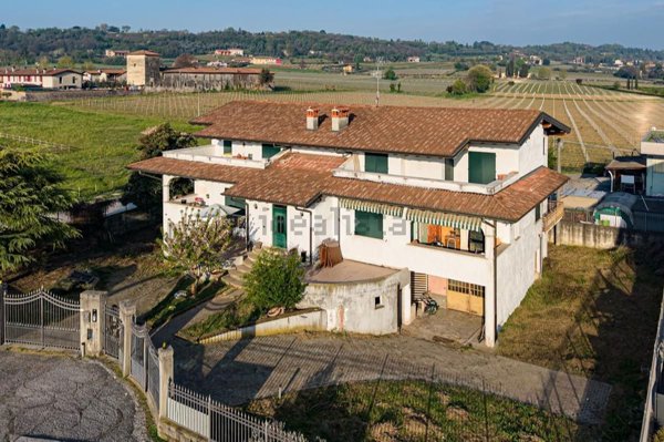 appartamento in vendita ad Adro in zona Torbiato