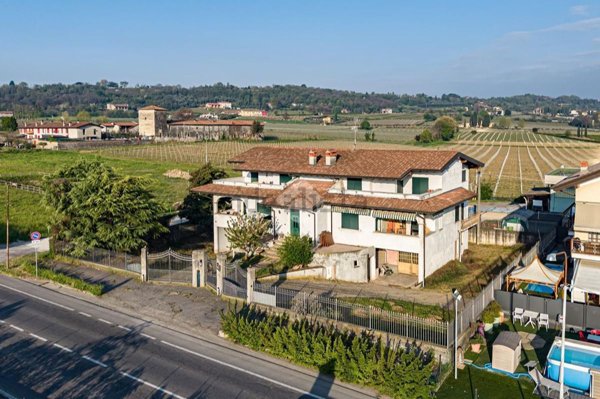 appartamento in vendita ad Adro in zona Torbiato