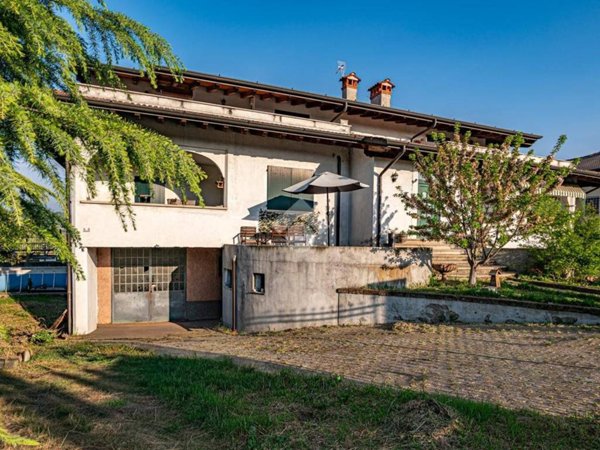 appartamento in vendita ad Adro in zona Torbiato